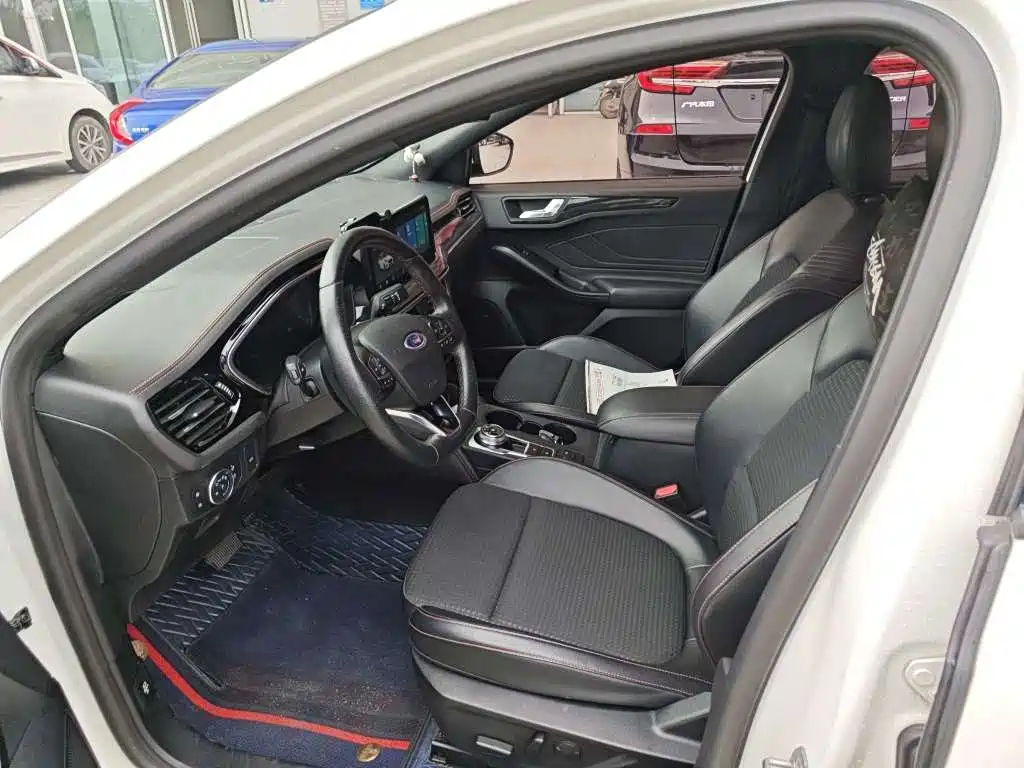 Ford Focus 2021 EcoBoost 180 AT ST Line
