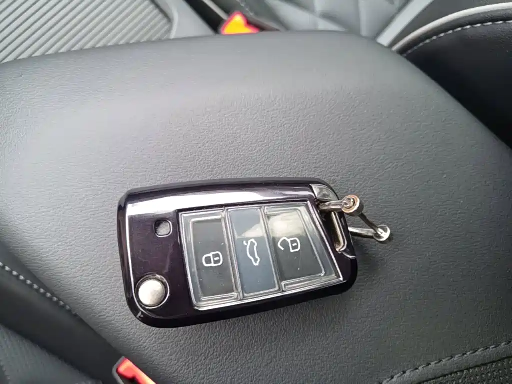 Volkswagen Sagitar 2025 300TSI DSG