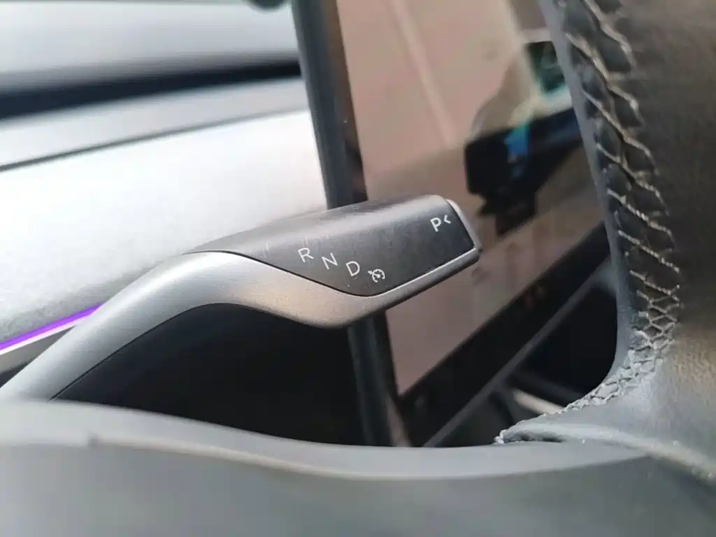 Tesla Model Y — миниатюра 14