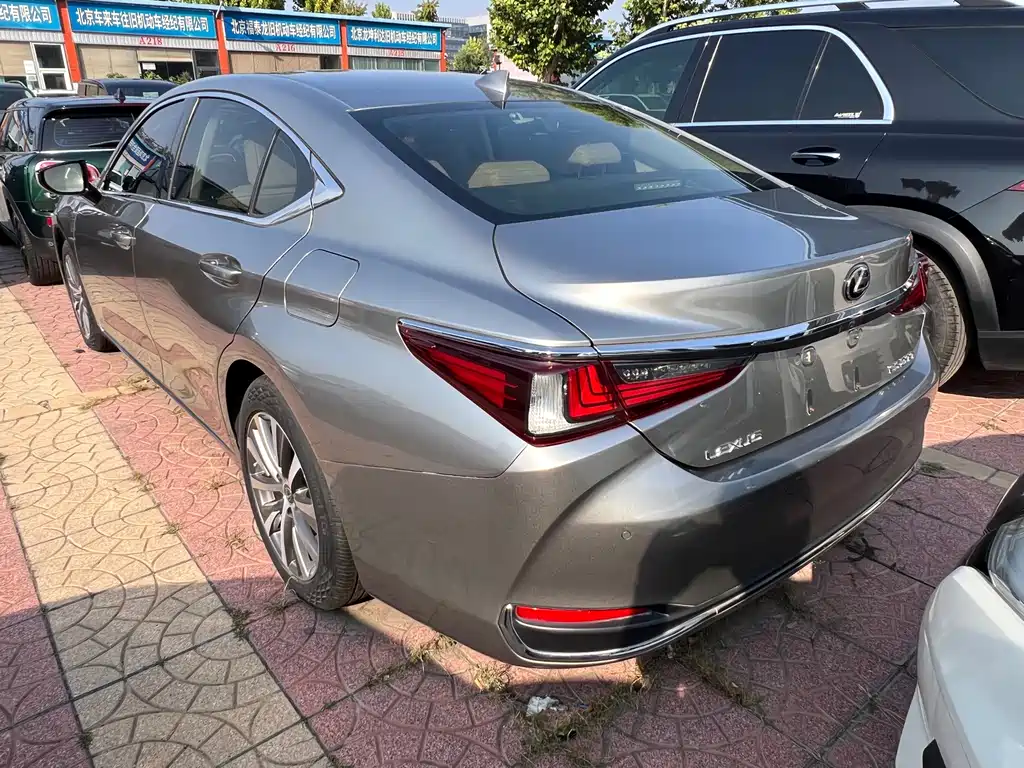 Lexus ES — миниатюра 5