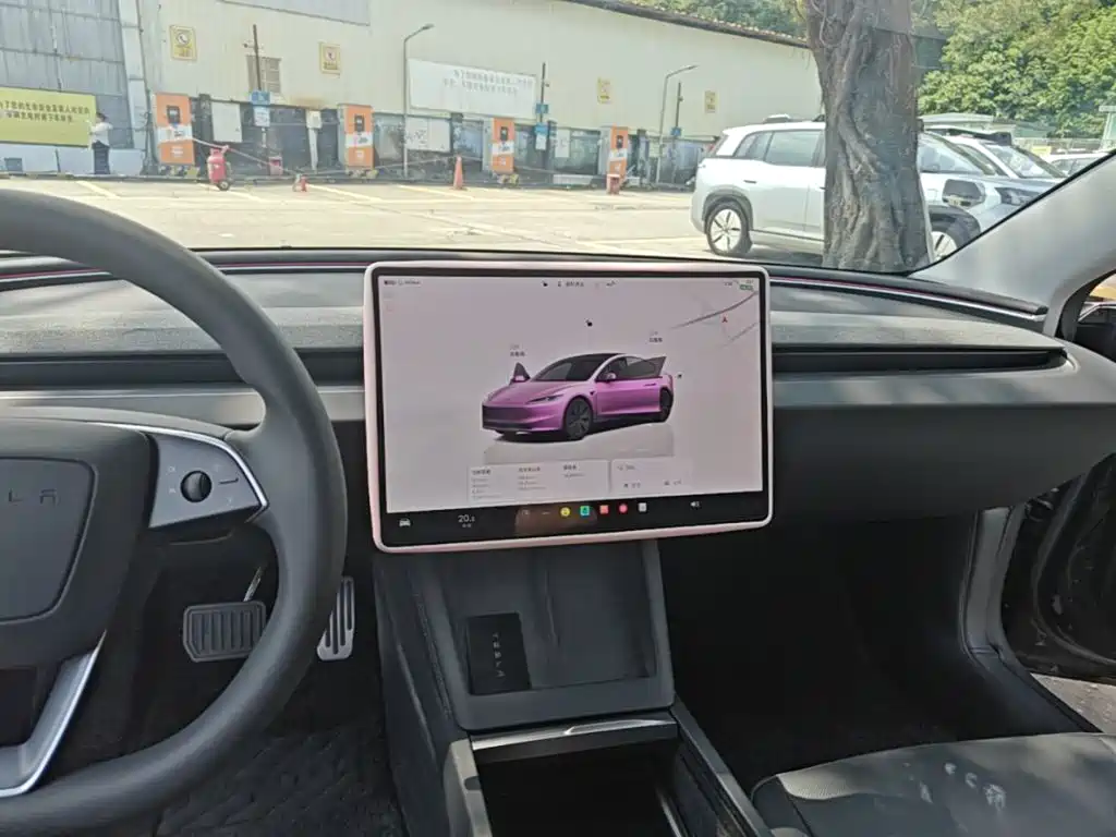 Tesla Model 3 — миниатюра 10