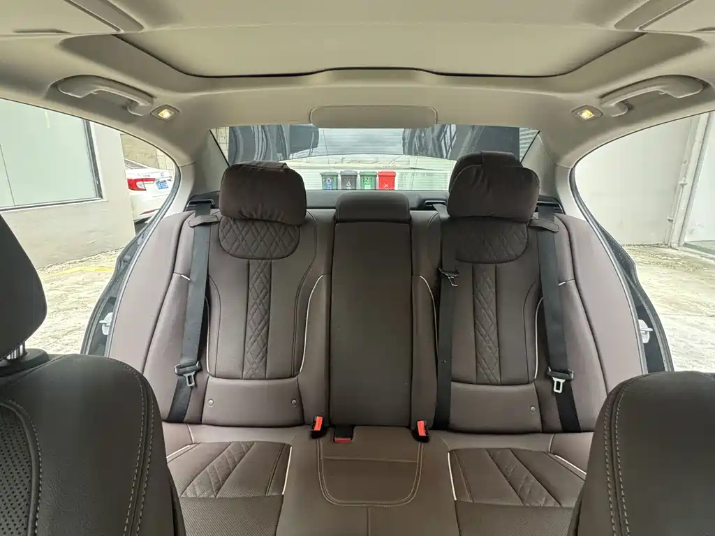 BMW 5 Series New Energy — миниатюра 17