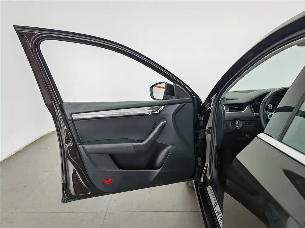 Skoda Octavia 2017 1.6L AT