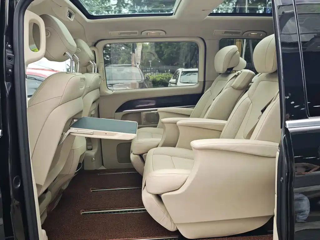 Mercedes-Benz V-Class — миниатюра 12