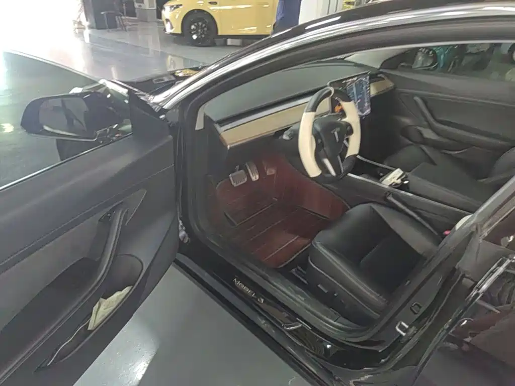 Tesla Model 3 — миниатюра 16