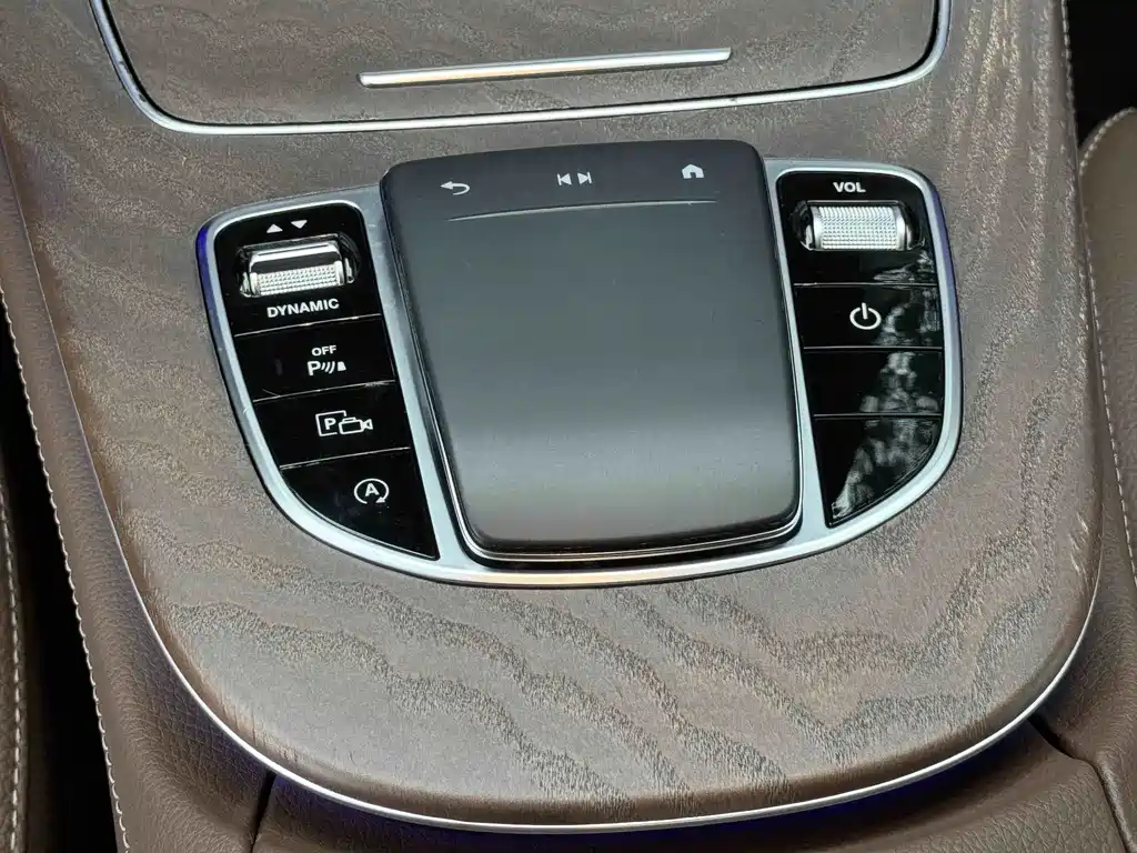 Mercedes-Benz E-Class — миниатюра 13