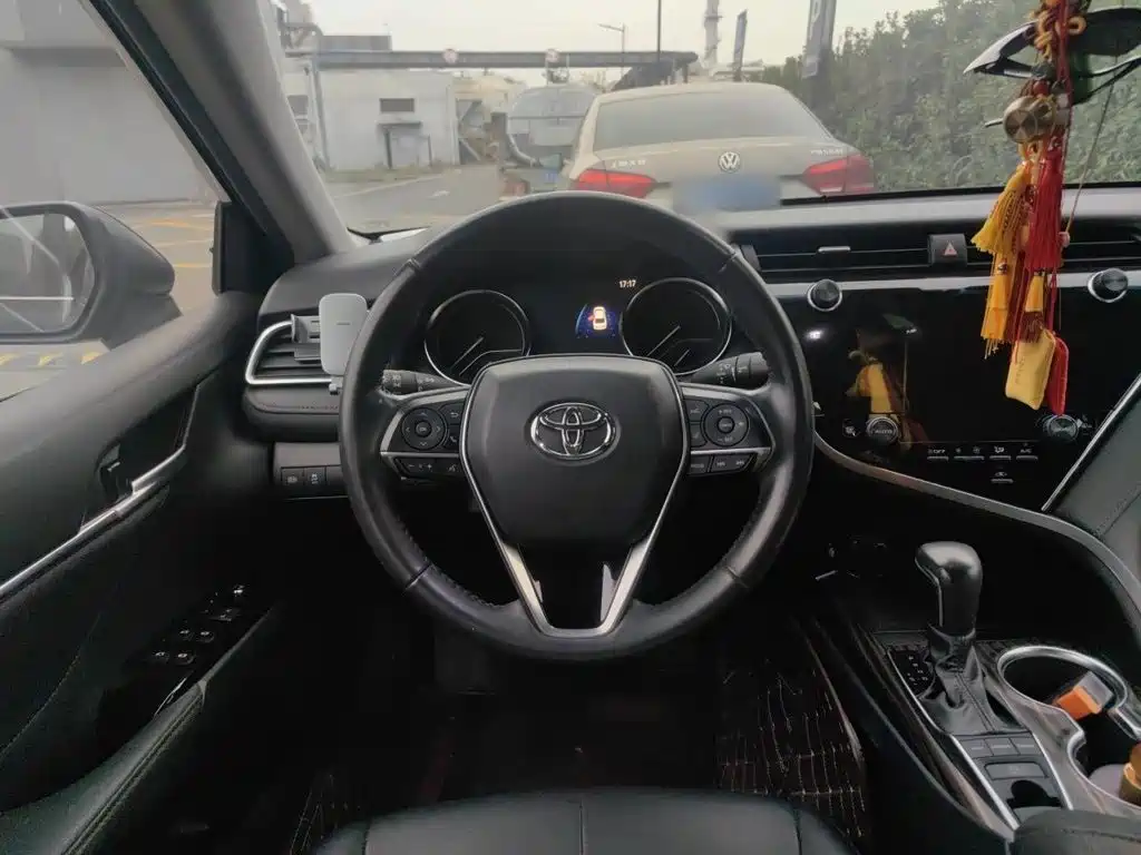 Toyota Camry — миниатюра 7