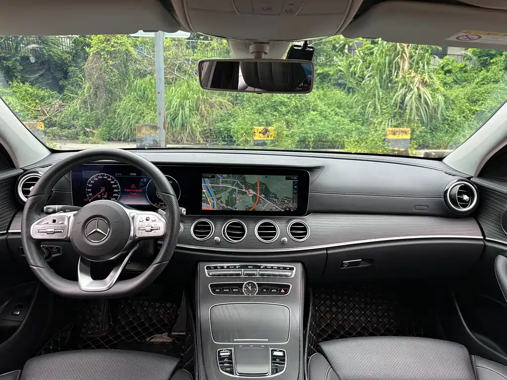 Mercedes-Benz E-Class — миниатюра 6