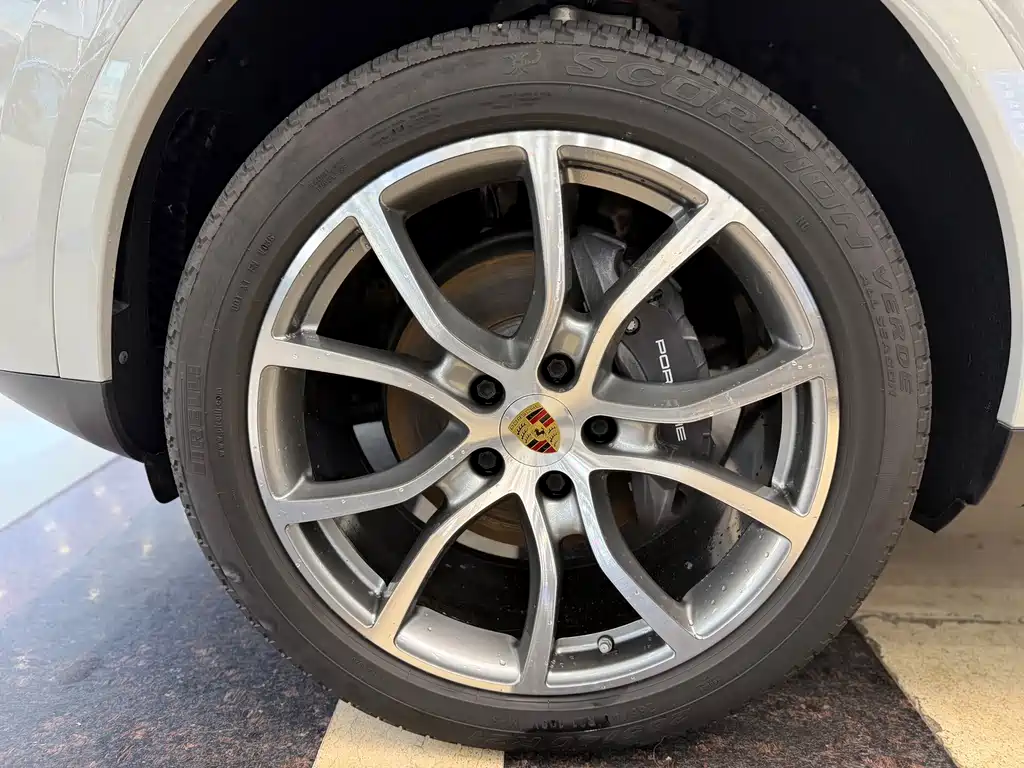 Porsche Cayenne — миниатюра 14