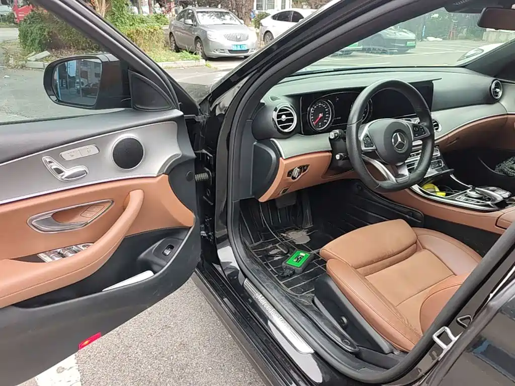 Mercedes-Benz E-Class — миниатюра 16