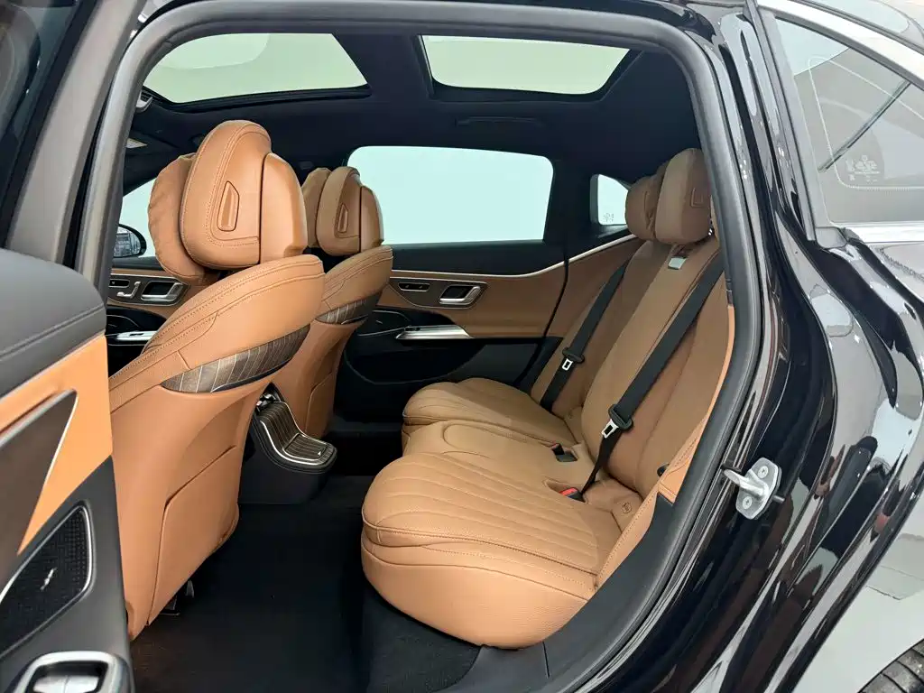 Mercedes-Benz E-Class — миниатюра 19