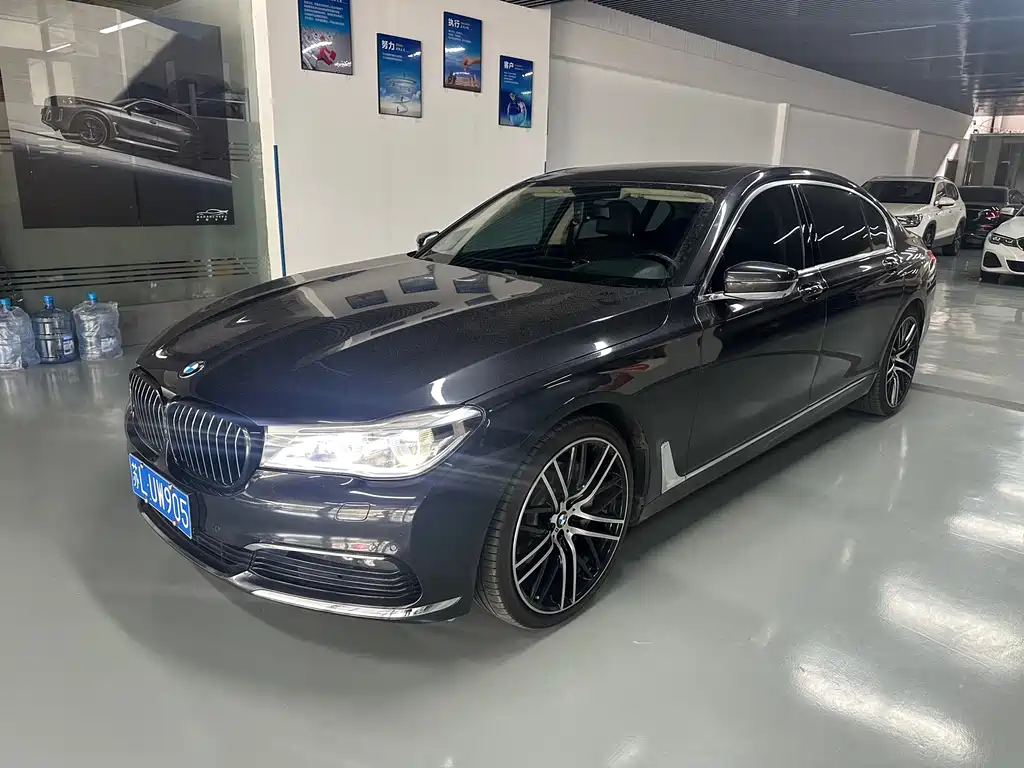 BMW 7 Series — миниатюра 3