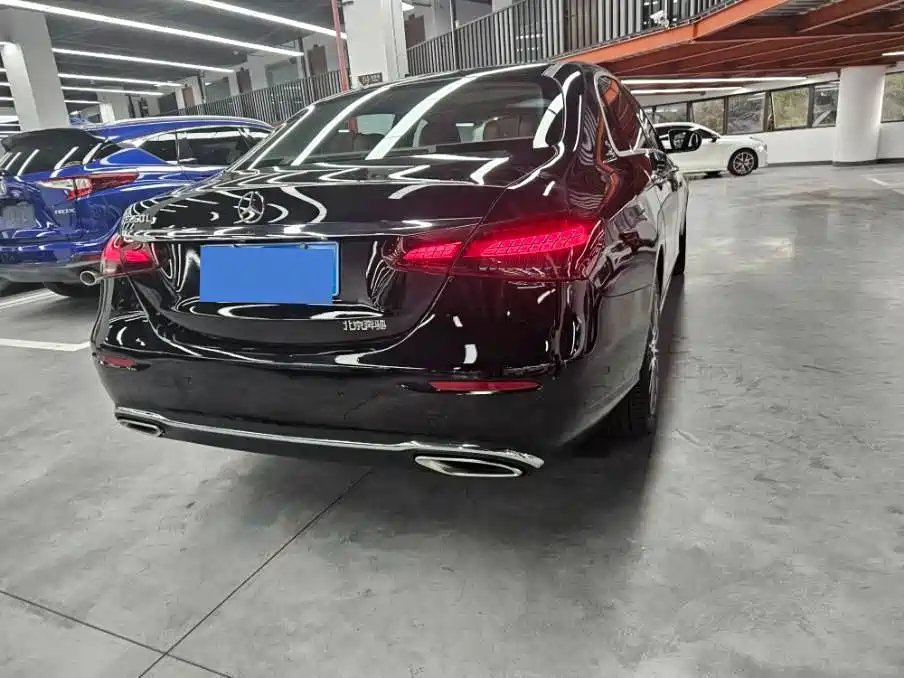 Mercedes-Benz E-Class — миниатюра 11