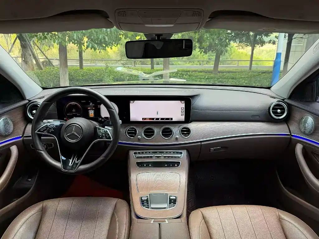 Mercedes-Benz E-Class — миниатюра 5