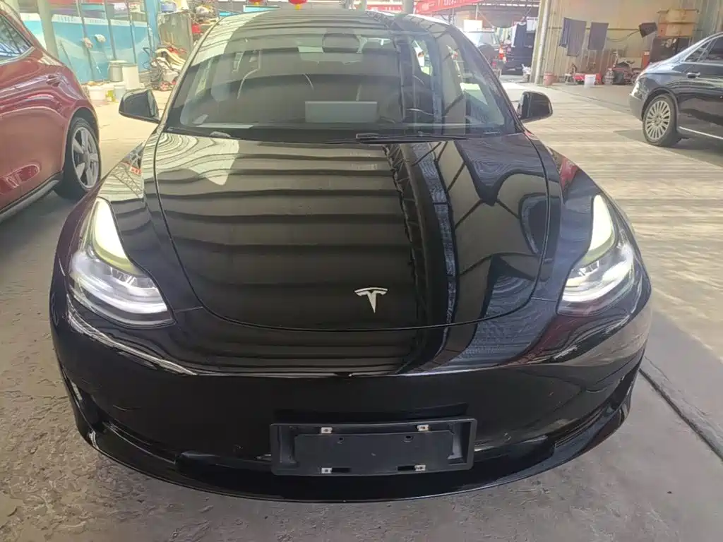 Tesla Model 3 — миниатюра 3