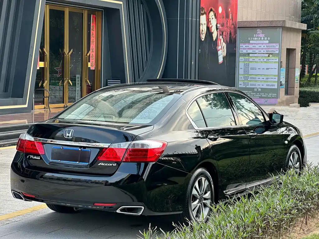 Honda Accord — миниатюра 12