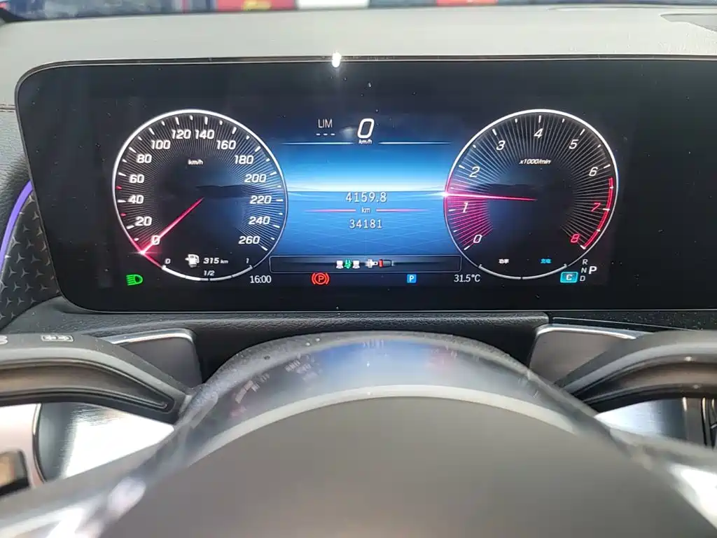 Mercedes-Benz GLB — миниатюра 12