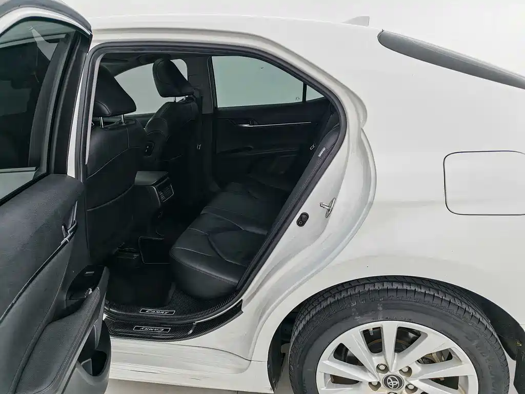 Toyota Camry 2021 2.0G Luxury