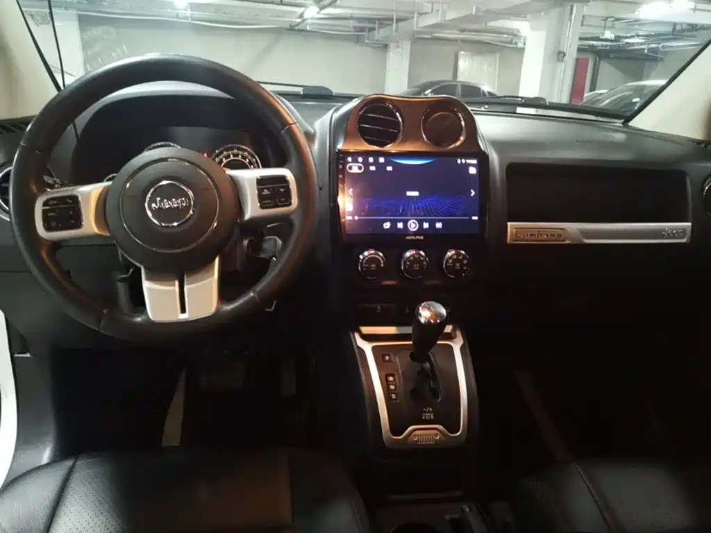 Jeep Compass (Import) — миниатюра 5