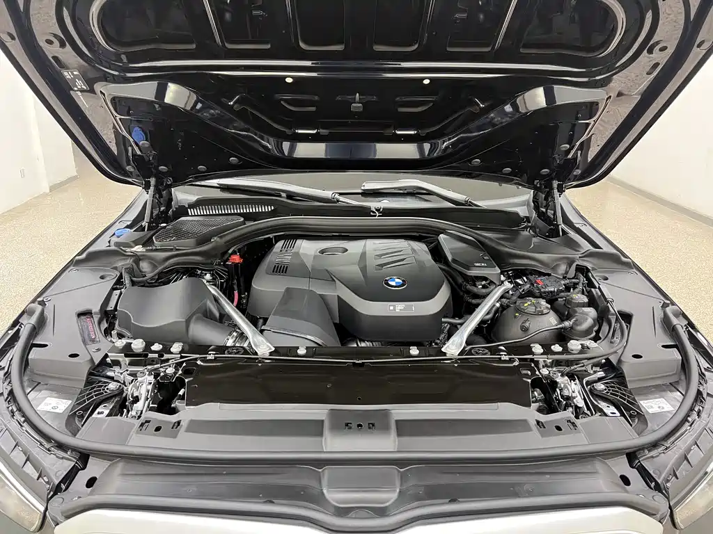 BMW 5 Series — миниатюра 12