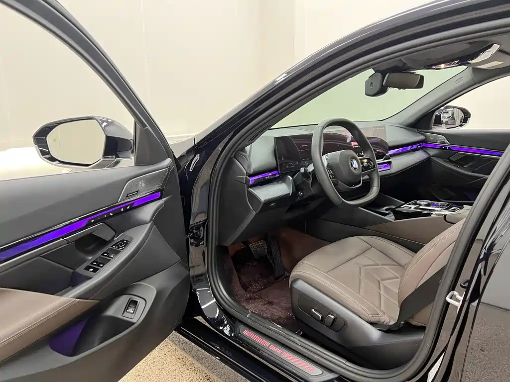 BMW 5 Series — миниатюра 9