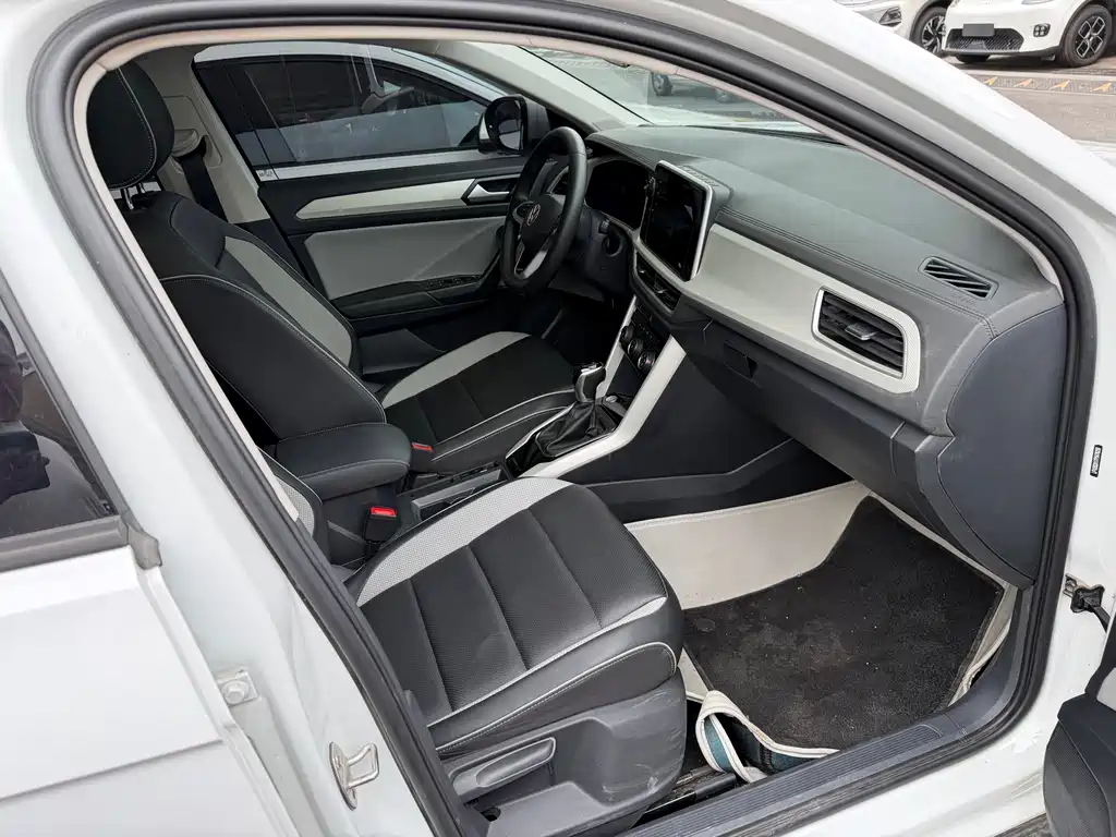 Volkswagen T-Roc — миниатюра 9