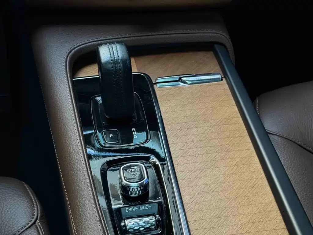 Volvo XC90 — миниатюра 12