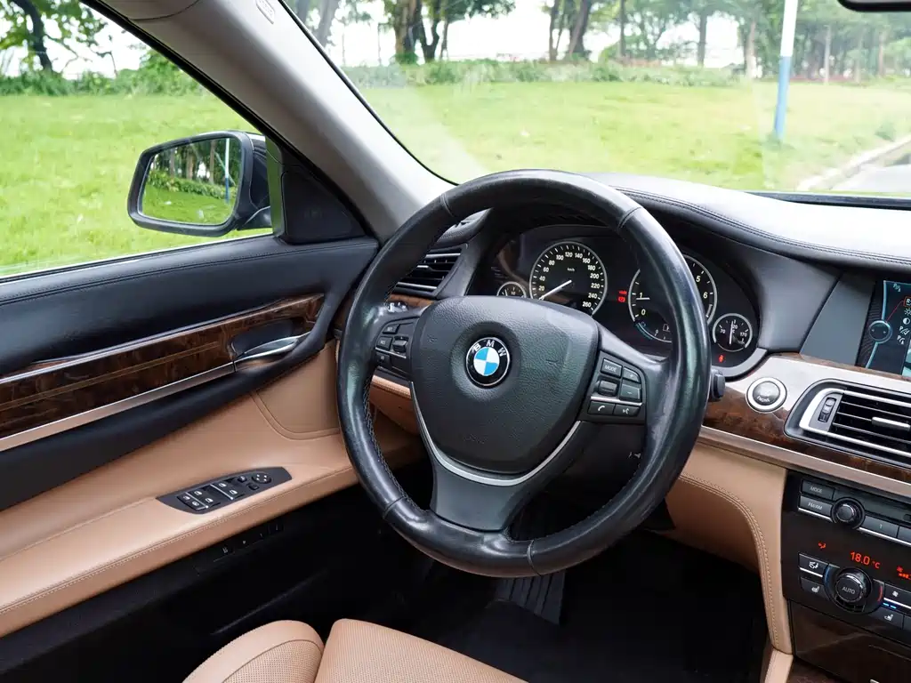 BMW 7 Series — миниатюра 19
