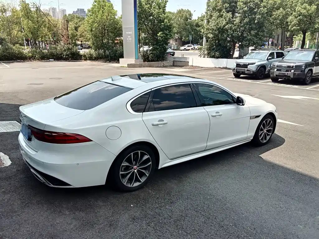 Jaguar XFL — миниатюра 20