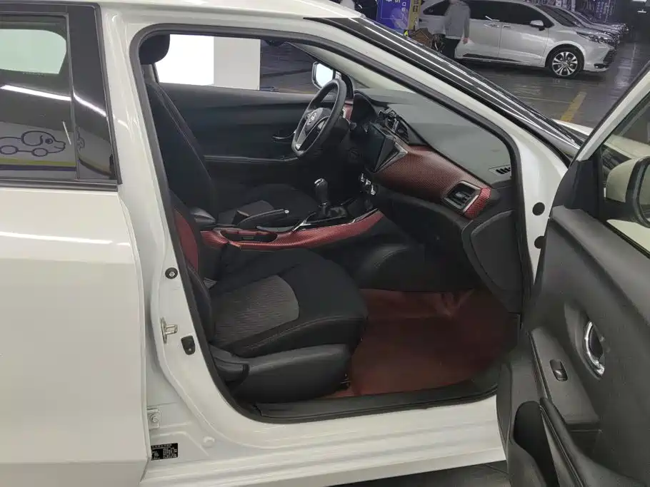 Nissan Bluebird — миниатюра 8