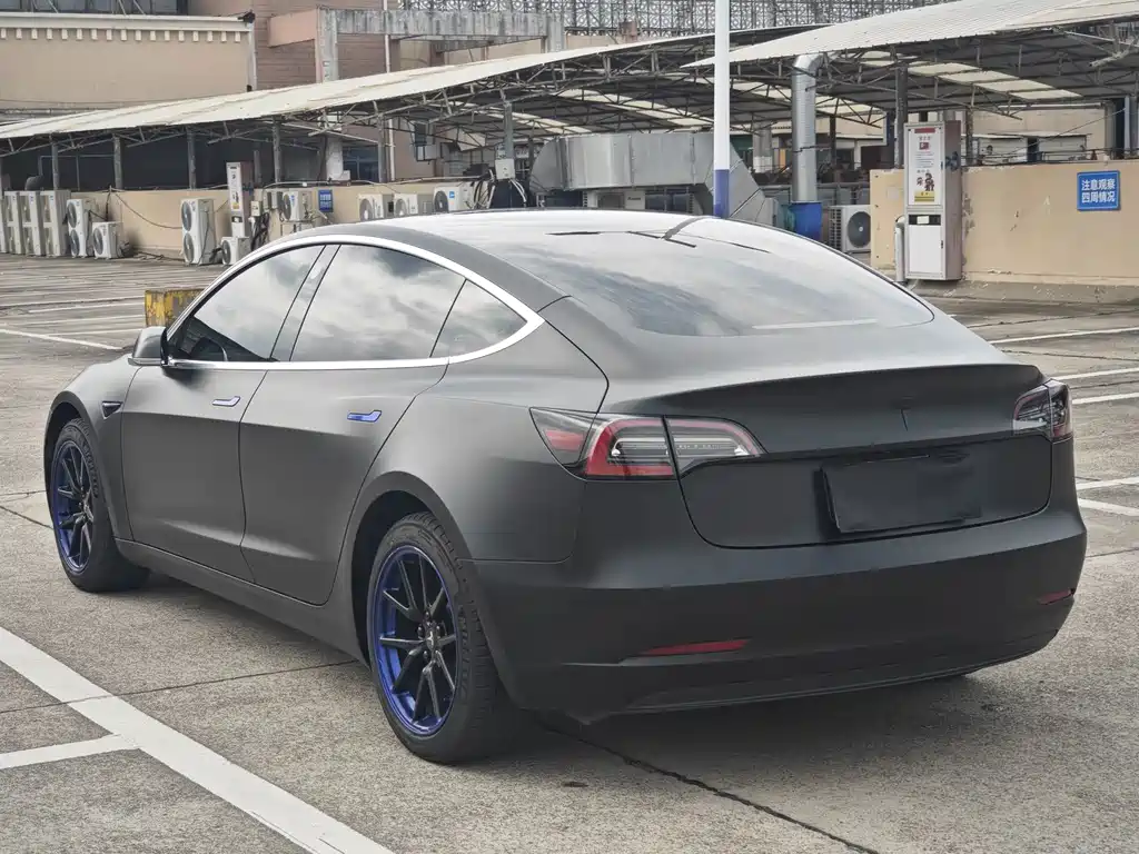 Tesla Model 3 — миниатюра 5