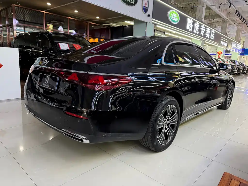 Mercedes-Benz E-Class — миниатюра 6