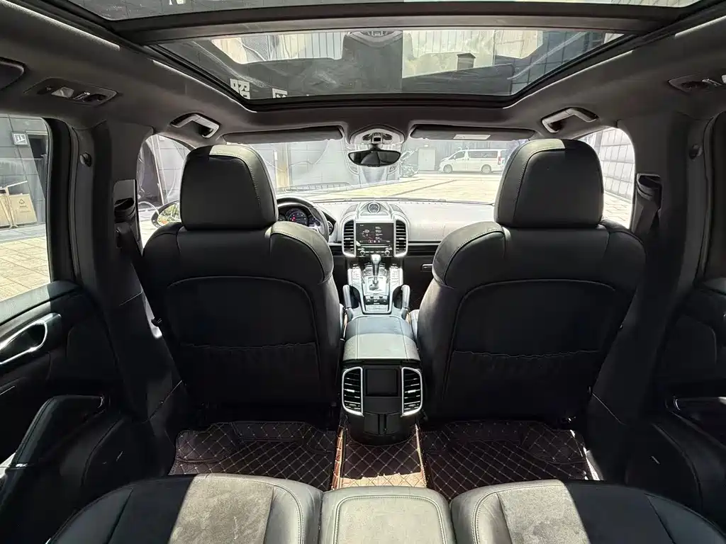 Porsche Cayenne — миниатюра 13