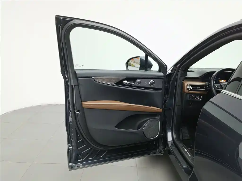 Lincoln Nautilus 2021 2.7T