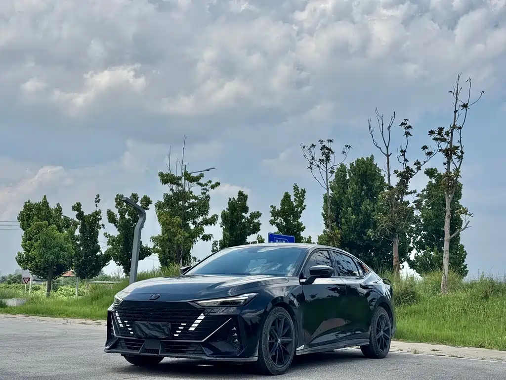 2023 Changan UNI-V - zdjęcie 1 z 10