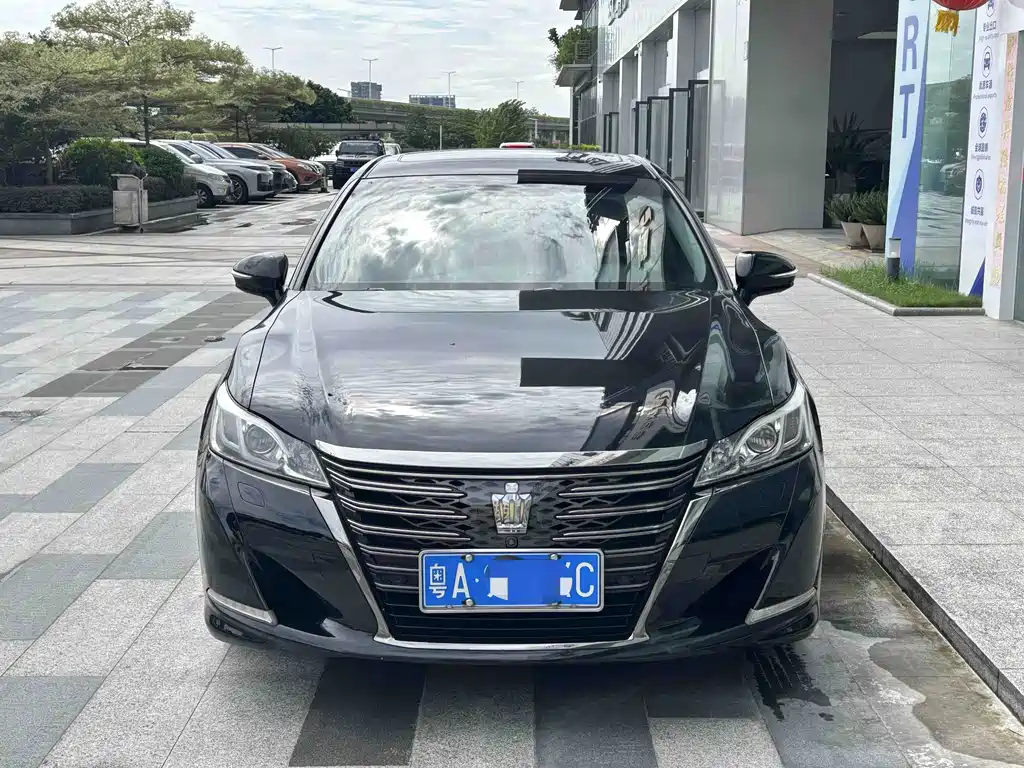 Toyota Crown — миниатюра 2