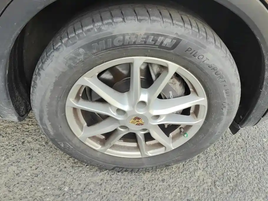 Porsche Cayenne — миниатюра 6