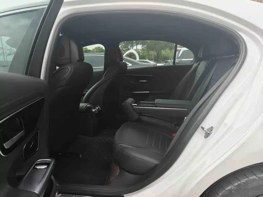 Mercedes-Benz C-Class — миниатюра 11