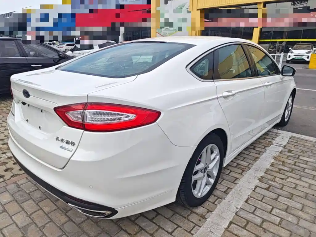 Ford Mondeo — миниатюра 7