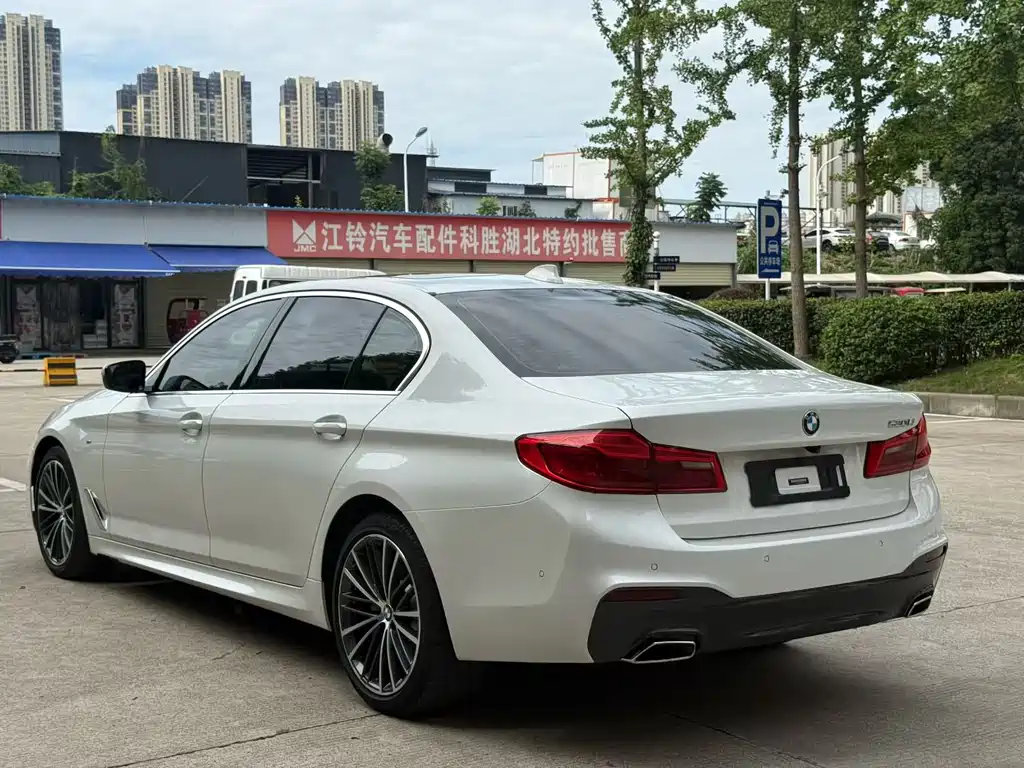BMW 5 Series — миниатюра 14