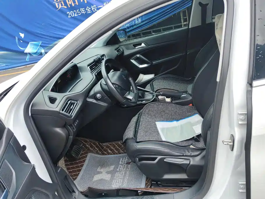 Peugeot 308 — миниатюра 9
