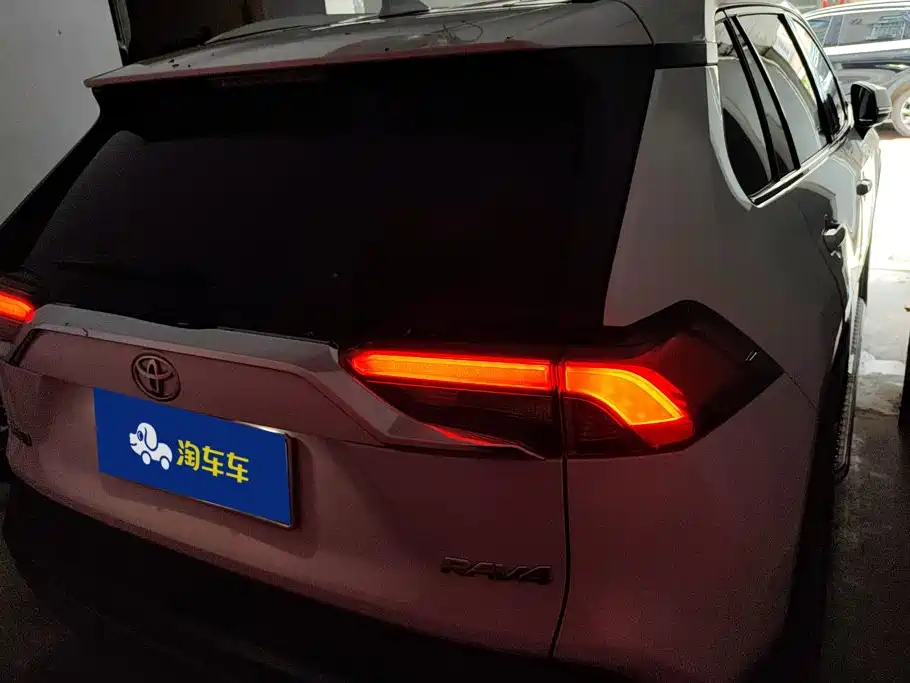 Toyota RAV4 — миниатюра 3