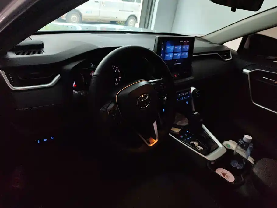 Toyota RAV4 — миниатюра 12
