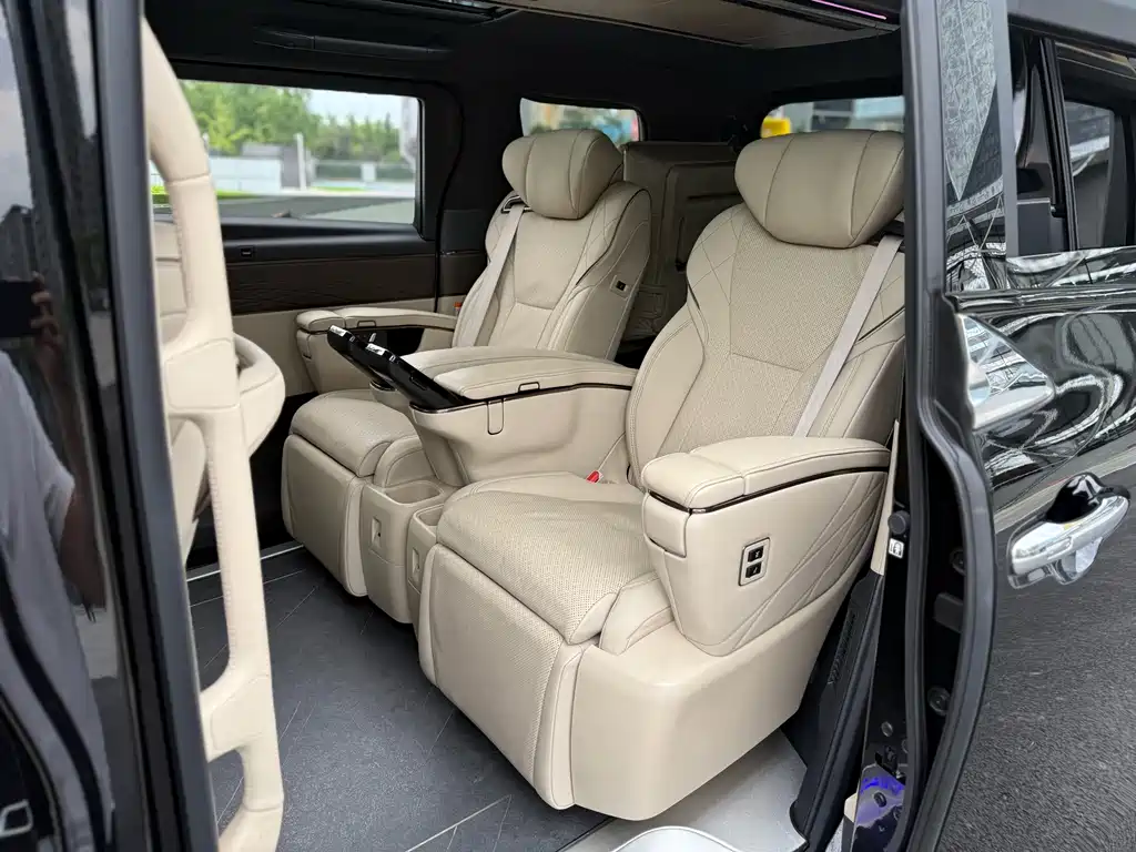 Toyota Alphard — миниатюра 16