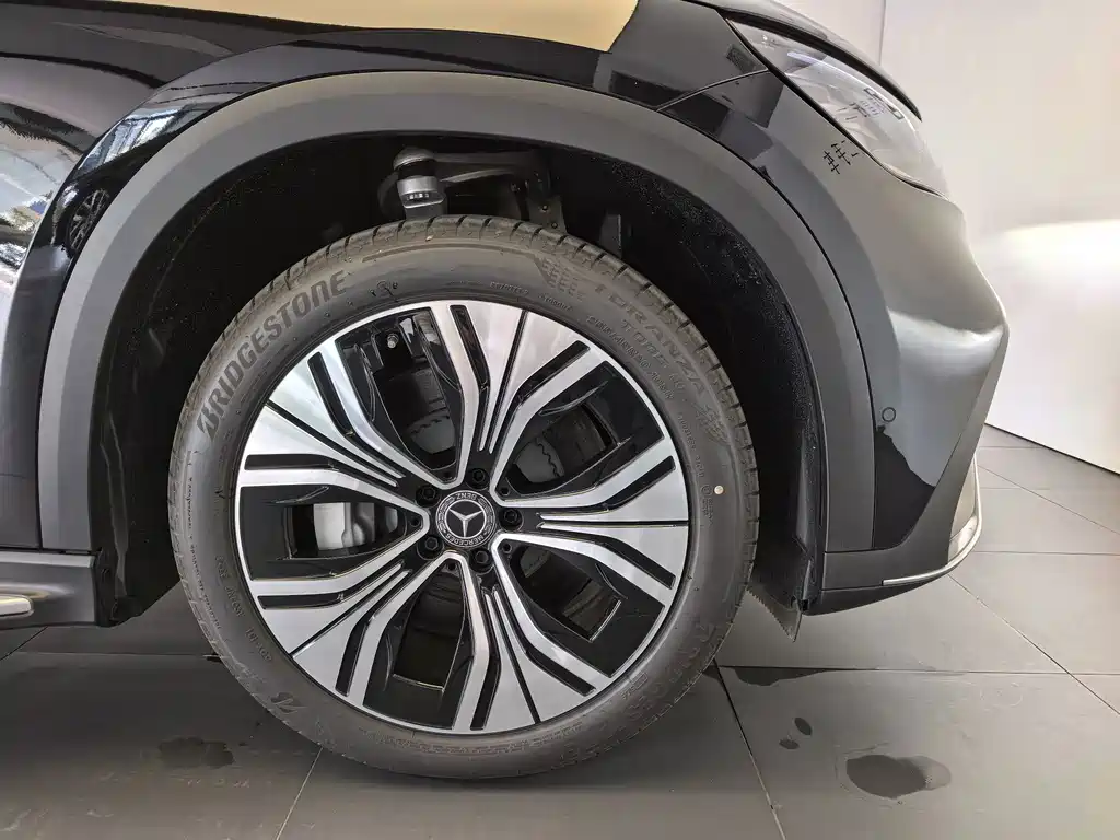 Mercedes-Benz EQE SUV — миниатюра 17