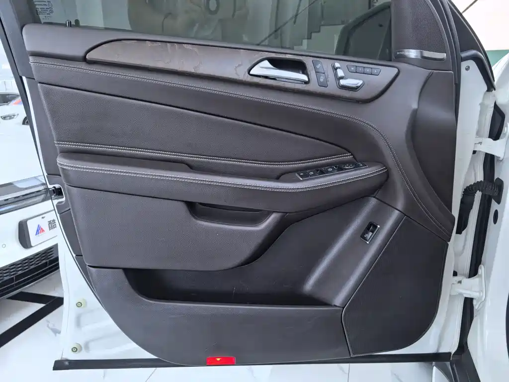 Mercedes-Benz GLE (Import) — миниатюра 4