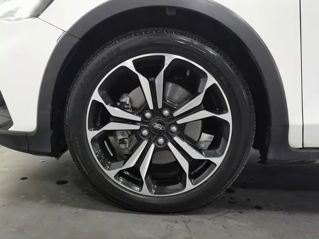 Ford Focus Active — миниатюра 17