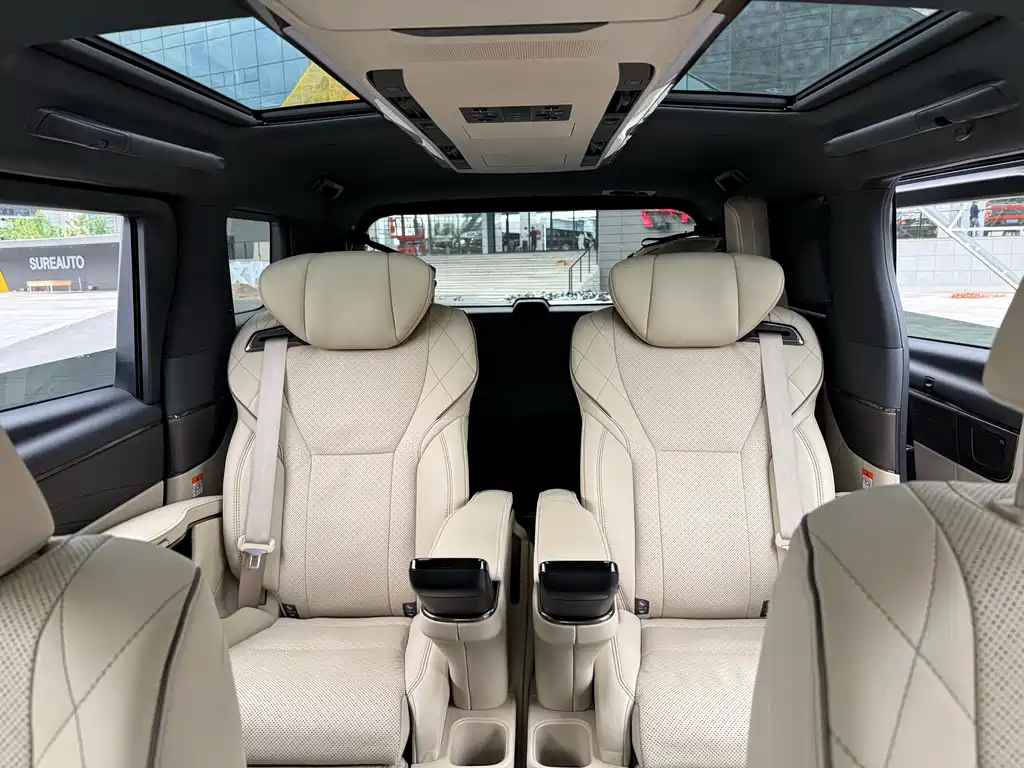 Toyota Alphard — миниатюра 14