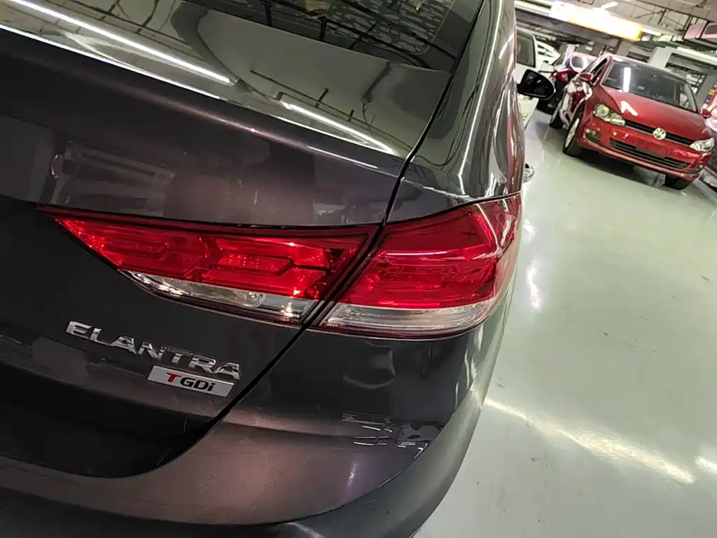 Hyundai Elantra — миниатюра 8