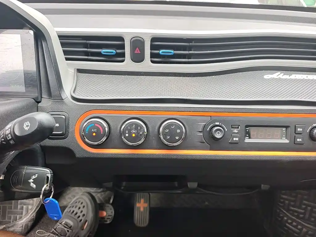 Wuling MINIEV — миниатюра 13